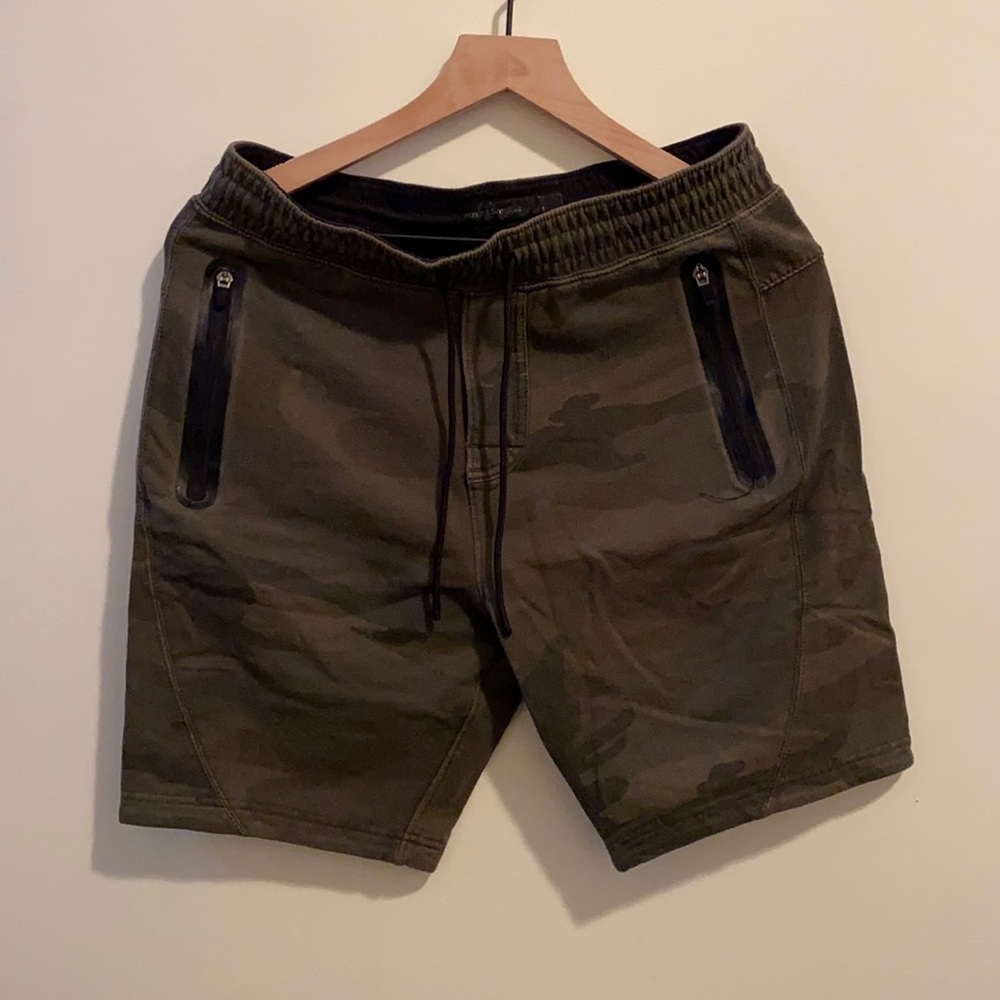 ABERCROMBIE & FITCH CAMOUFLAGE SHORTS SZ S